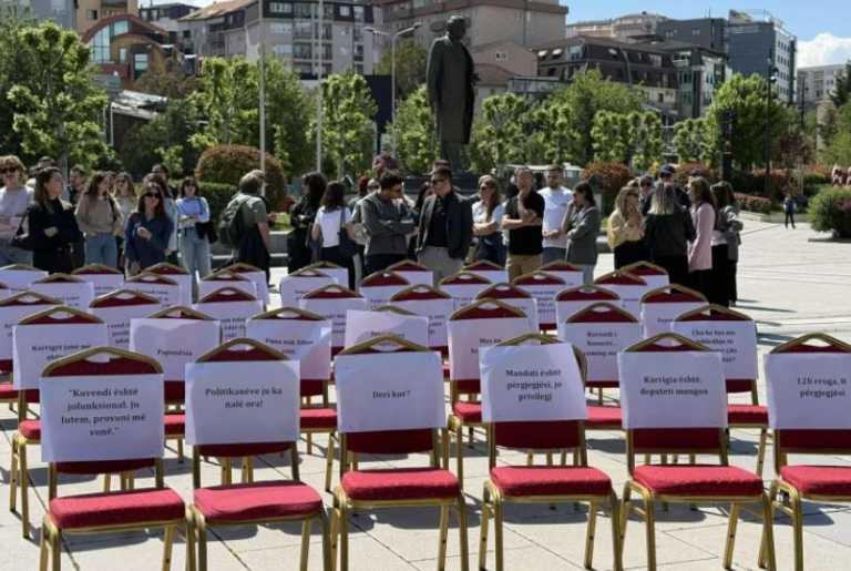 120 Empty Chairs Outside Kosovo’s Parliament: Protest Against Political Deadlock