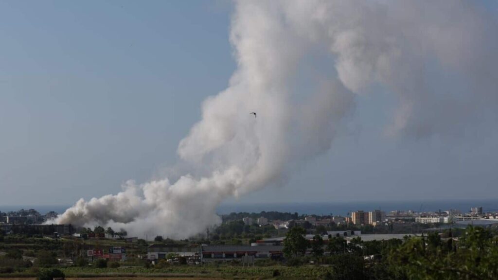 Toxic chlorine cloud forces 160,000 people indoors in Spain