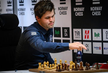 Magnus Carlsen leads after round 4 Gukesh beats Caruana