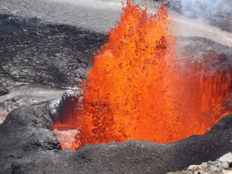 The Earth’s Core May Be Leaking: Traces of Precious Metals Found in Hawaiian Volcanic Rocks