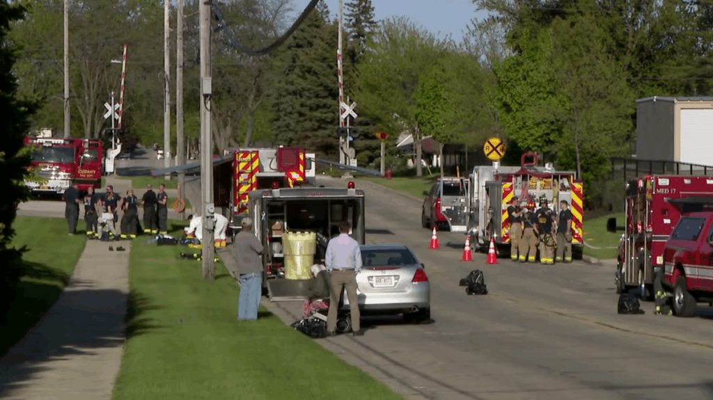 Hazmat crews respond to South Milwaukee business Hazmat crews respond to South Milwaukee business