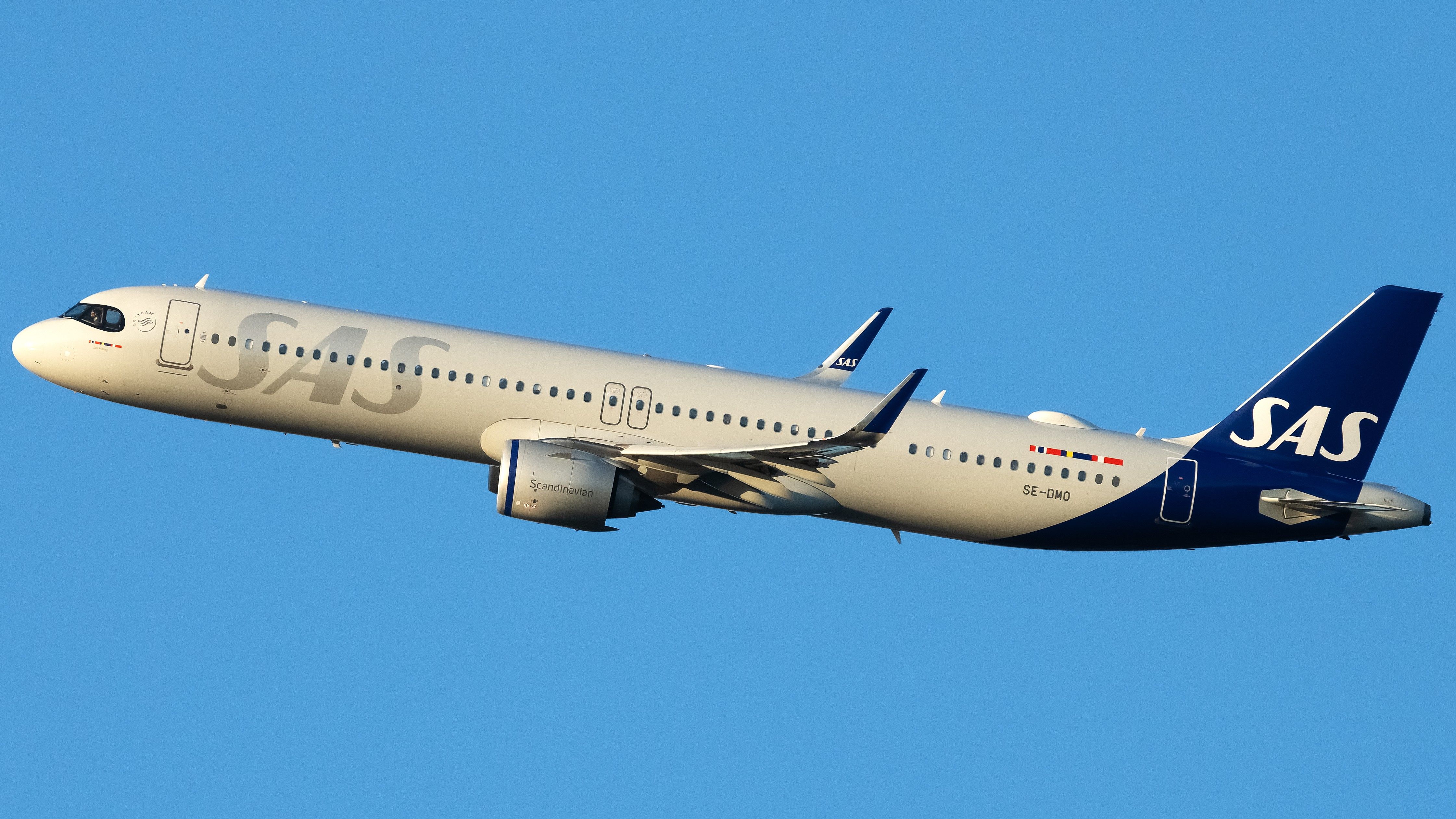 SE-DMO SAS Airbus A321-253NX