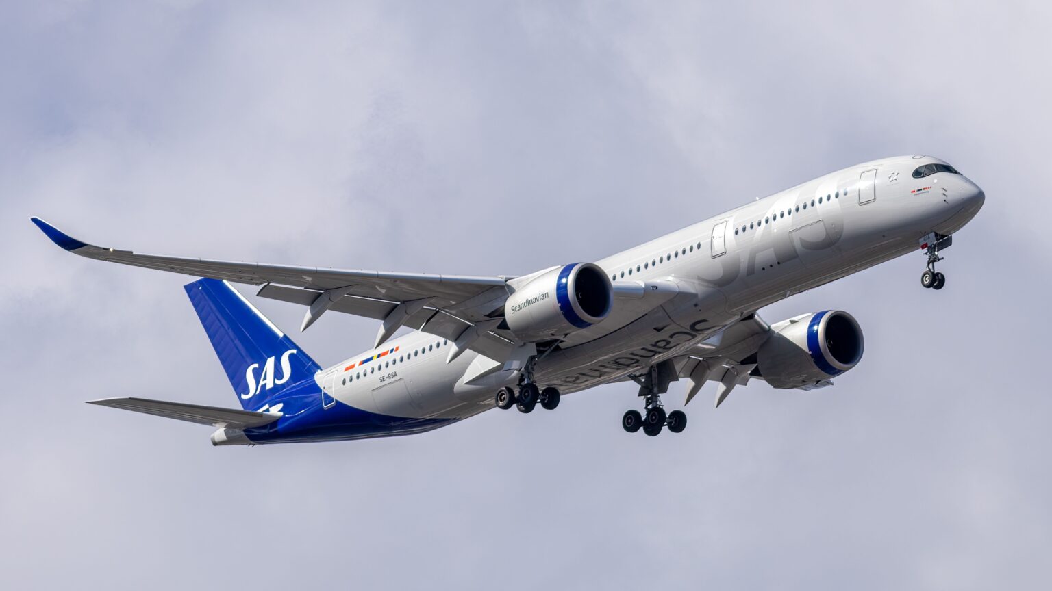SAS "Concerned" That Chinese Airlines Are Allowed To Fly To Norway Over Russian Airspace