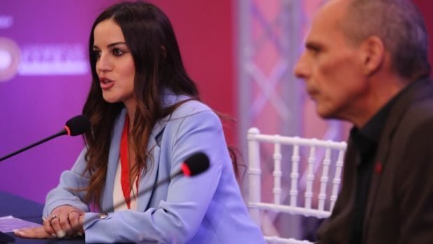 Back to the government with "journalistic" Provia - from Tzitzikostas nomination to attack on Varoufakis [Κατατοπιστικο αρθρο για το βιογραφικο της δημοσιογραφου]
