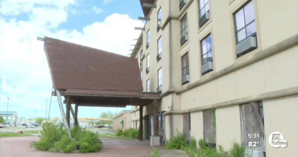 Former indoor Sandusky water park turning into new hotel, entertainment center