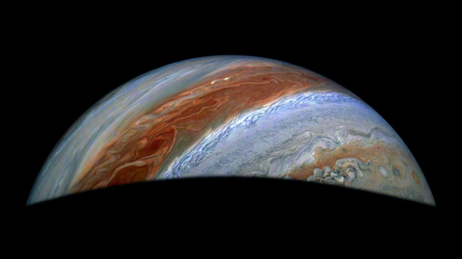 Citizen science contributes to imaging Jupiter's turbulent atmosphere