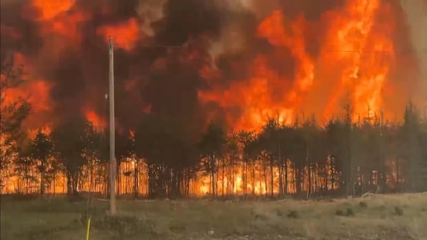 Pimicikamak Cree Nation struggles with evacuations as people return out of frustration