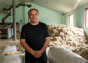Meet the wool master reviving traditional wool processing in Georgia thanks to Caritas Czech Republic