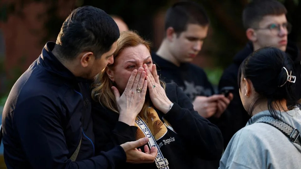 A woman reacts at the site of an apartment building hit during Russian drone and missile strikes, amid Russia's attack on Ukraine, in Kyiv, Ukraine June 23, 2025. - Thomas Peter/Reuters