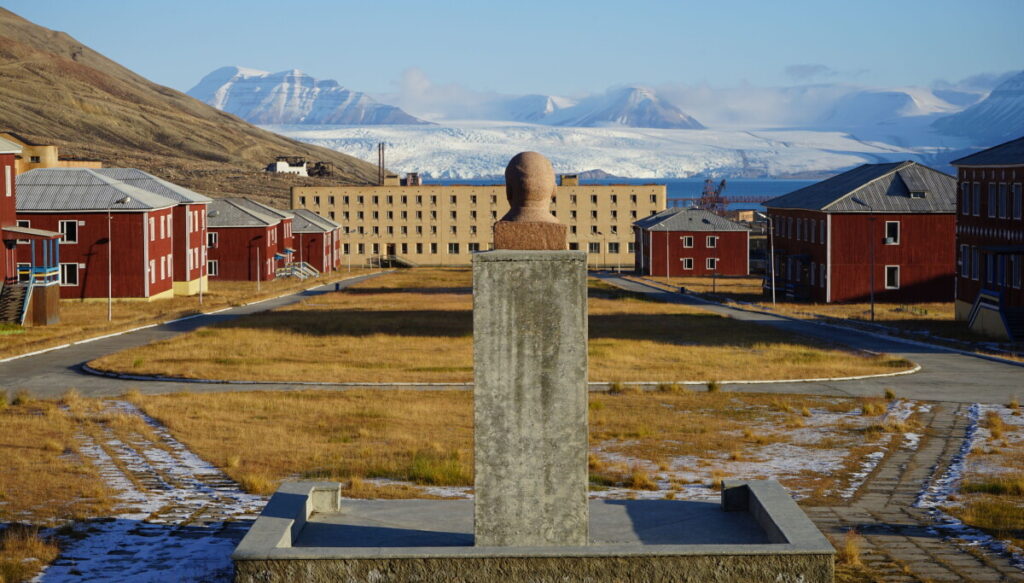 Russia on Svalbard: Long-term strategic patterns Russia on Svalbard: Long-term strategic patterns