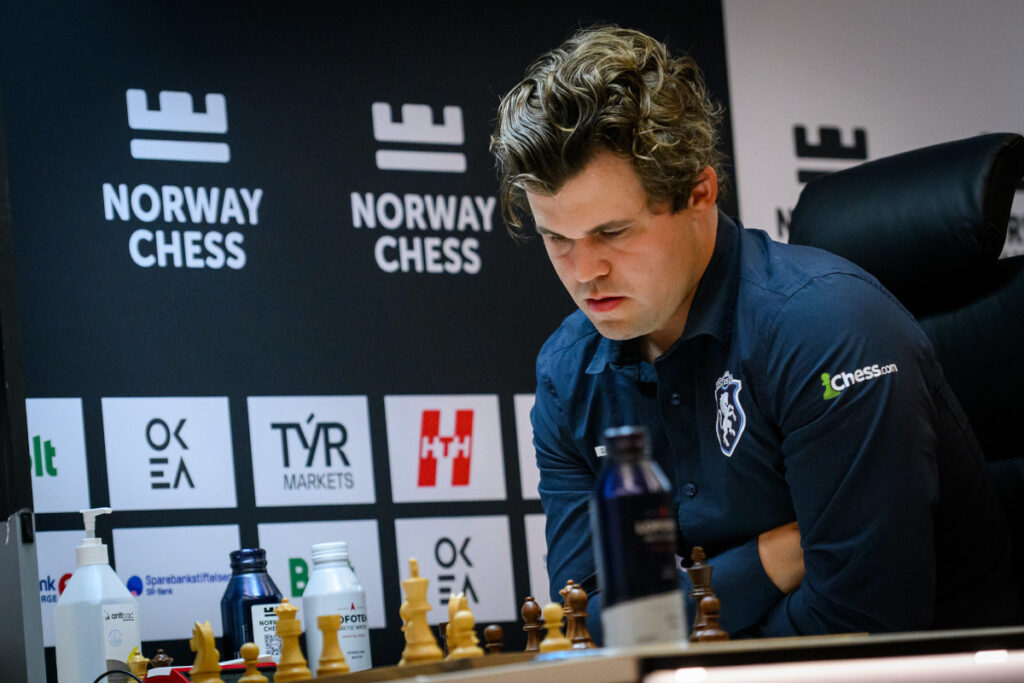 Norway Chess: Carlsen extends his lead