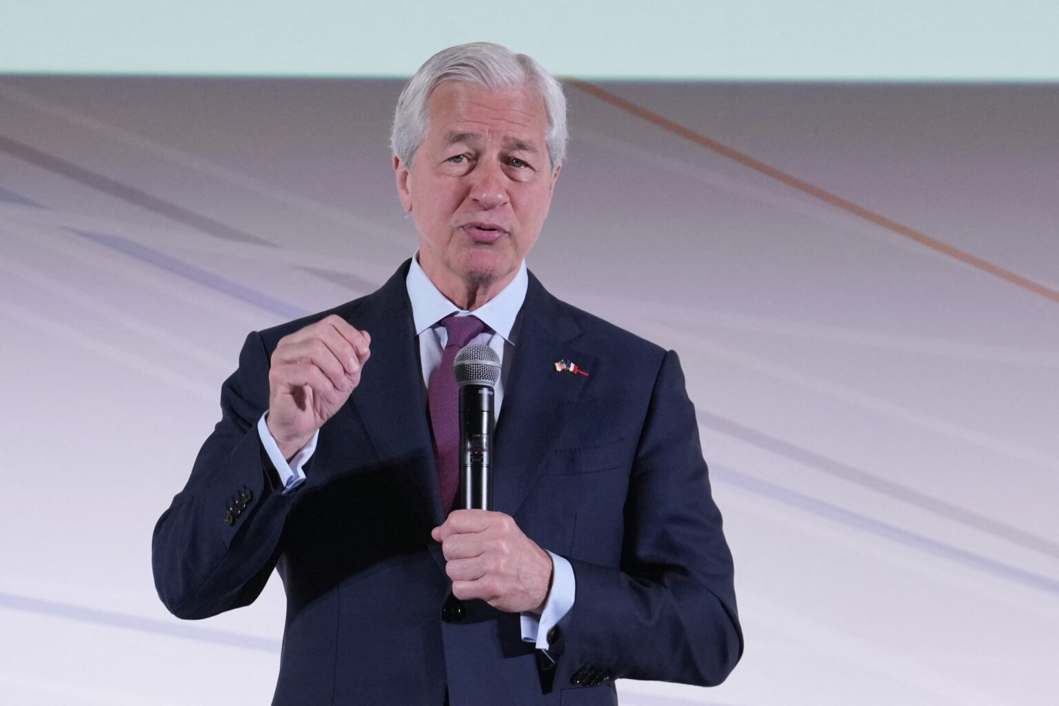 JPMorgan CEO Says US Economy Threatened by ‘Enemy Within’ jamie dimon
