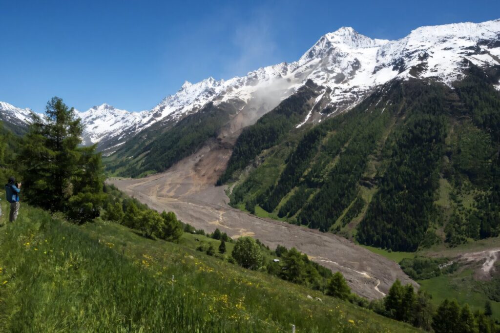 How Switzerland's Birch glacier collapsed