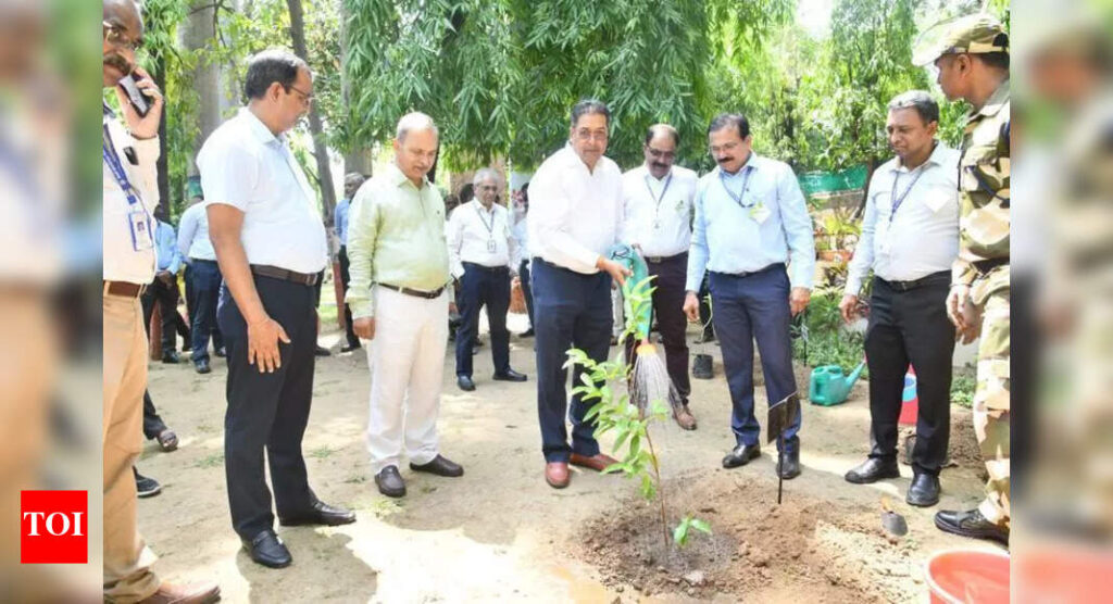 Western Coalfields Limited admnisters oath of environment protection to employees | Nagpur News