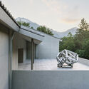 View of Muzej Lah with Richard Deacon, Another Mountain, 2007. Image © Jošt Gantar David Chipperfield Architects Designs Lah Contemporary Art Museum Near Lake Bled, in Slovenia - Image 4 of 5