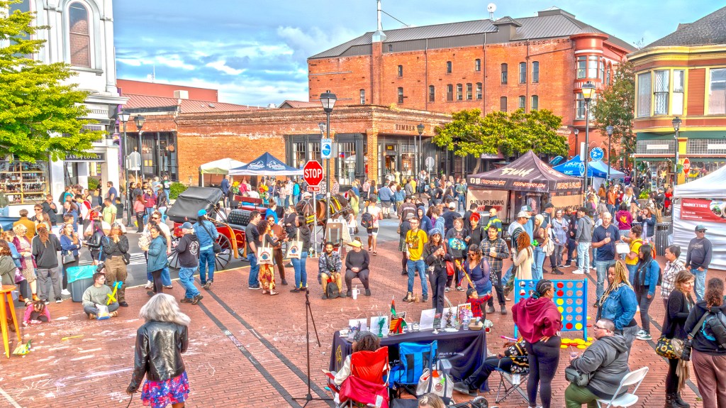 Friday Night Market offers shopping, entertainment – Times-Standard