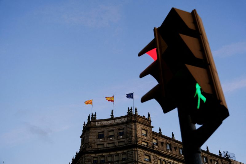 Bank of Spain lowers 2025 economic growth forecast to 2.4% amid trade tensions | The Mighty 790 KFGO