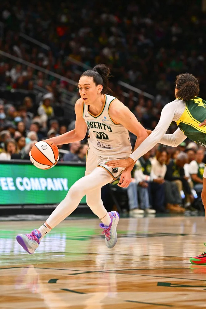 Breanna Stewart dribbles during the Liberty-Storm game on June 22, 2025. NBAE via Getty Images