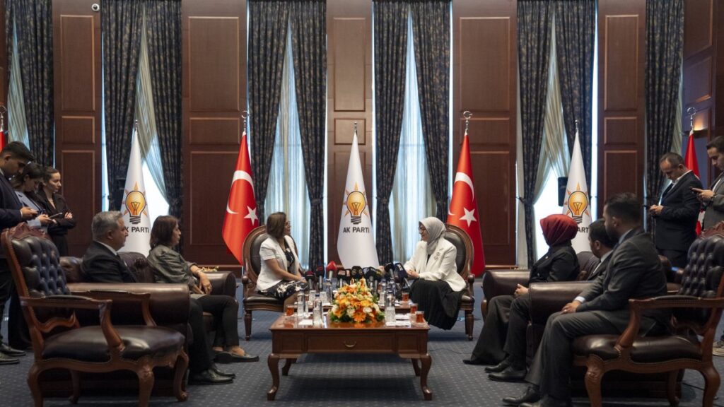 Constitution, terror-free Türkiye dominate parties’ Eid visits Constitution, terror-free Türkiye dominate parties’ Eid visits