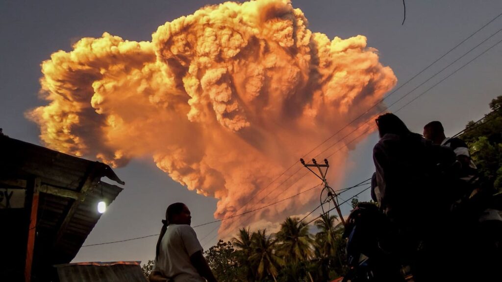 Kiwis stranded in Bali as Mt Lewotobi eruption cancels Air NZ flights