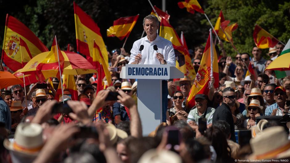 Tens of thousands demand new election at Madrid rally – DW – 06/08/2025