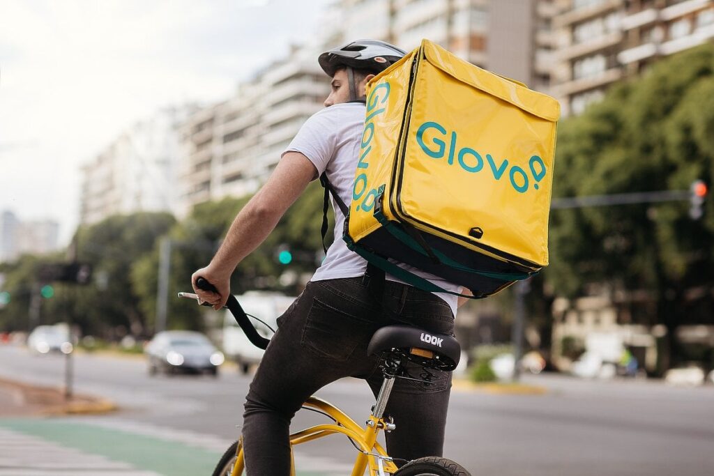 Couriers of Gloves in BiH without contracts and insurance: payout at night, in cash and in the parking lot