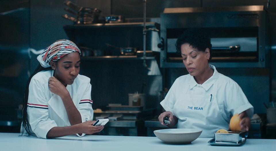 FX - PHOTO: Ayo Edebiri as Sydney Adamu, Liza Colon-Zayas as Tina in "The Bear" - Season 4.