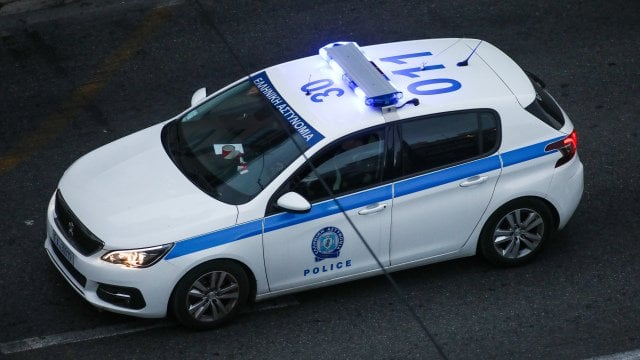 Kalamaria: The young man who kicked a kitten was arrested and then pressed it with his IX