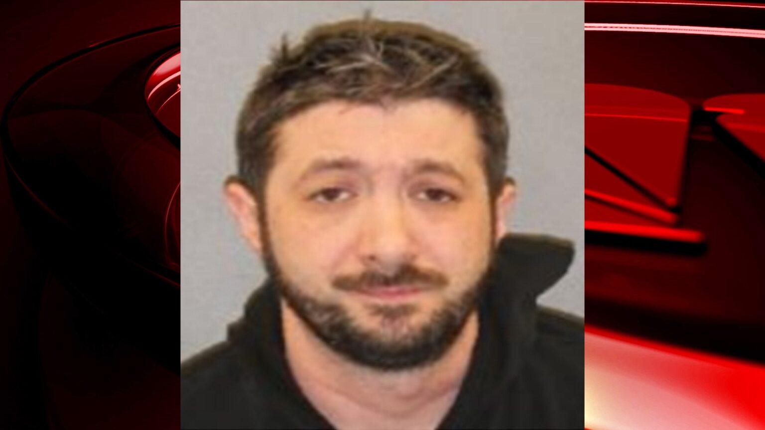 Malta man pleads guilty to having illegal guns