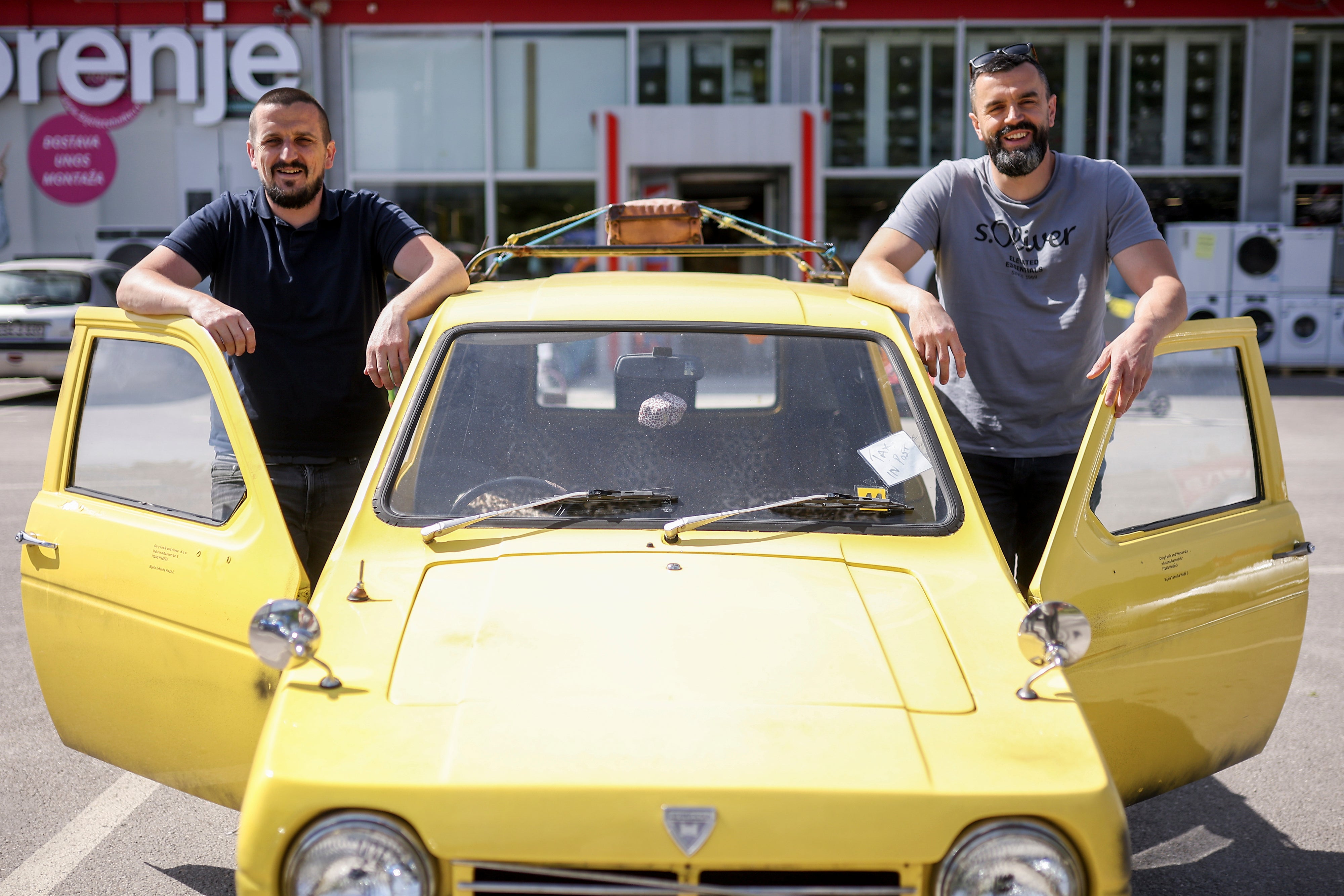 Tarik Fatic (left) and his brother Mirnes (right) with their replica Reliant Regal from ‘Only Fools and Horses’
