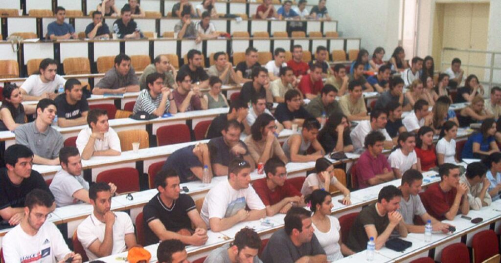 How many students graduated from Greek universities - the official data of ETHAE