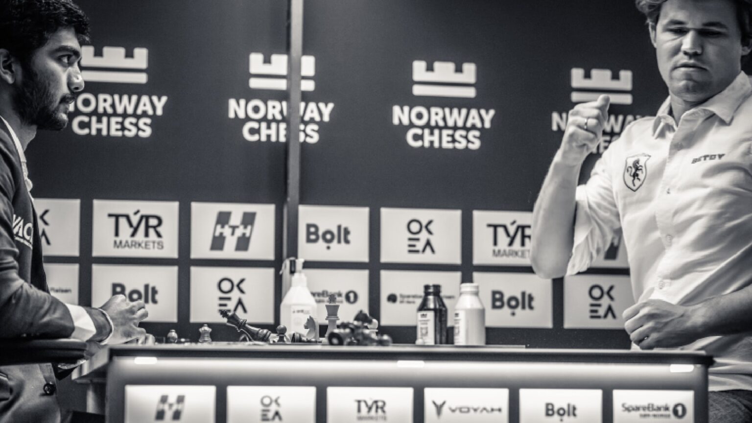 ‘So dumb… made me feel washed and useless’: Magnus Carlsen on defeat to Gukesh at Norway Chess | Chess News Magnus Carlsen smashes his fist on the table after losing to world chess champion Gukesh at Norway Chess. (PHOTO: Norway Chess via Michal Walusza)