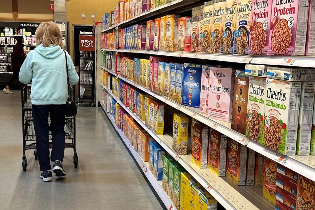 U.S. consumer confidence weakens as tariffs create uncertainty over economy, job market U.S. consumer confidence weakens as tariffs create uncertainty over economy, job market