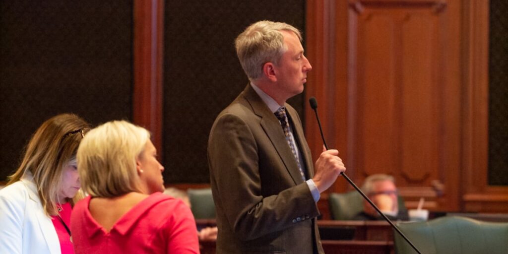 Illinois Democrats pass resolution calling for health care reforms, not cuts