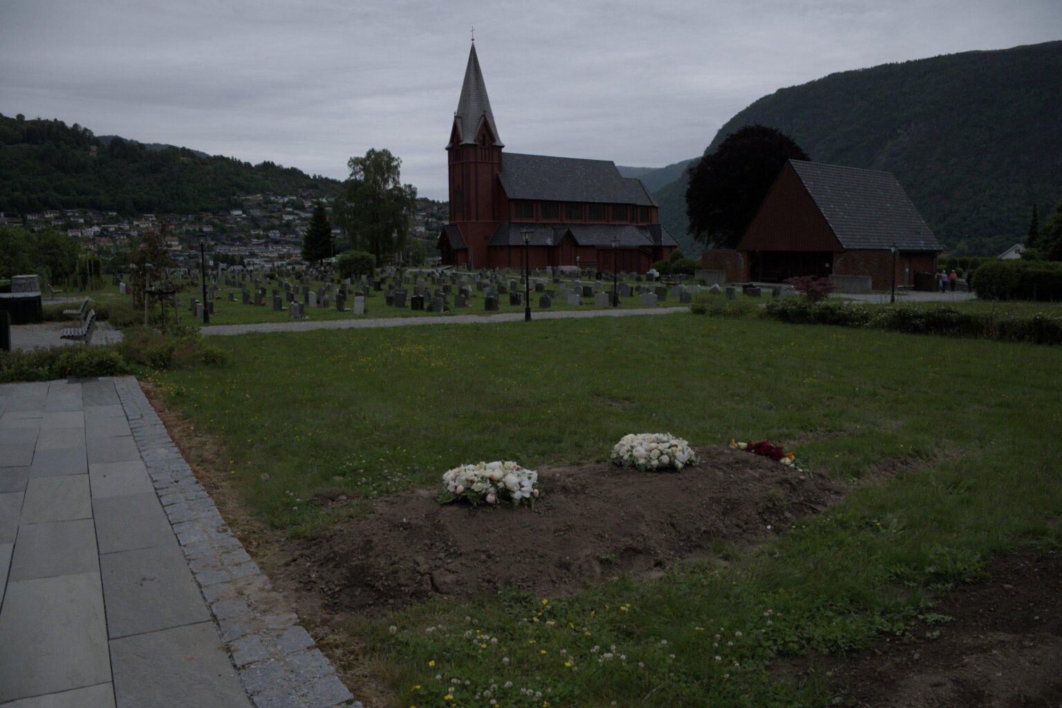 A friend of mine passed away in Norway and I can't make an account to access the news article (I'm not in Norway). Is anyone please able to post this article?