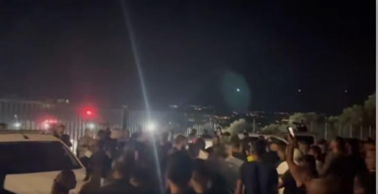 Rethymnon: Right -winged attack with 500 refugees hosted on Cesme Stadium
