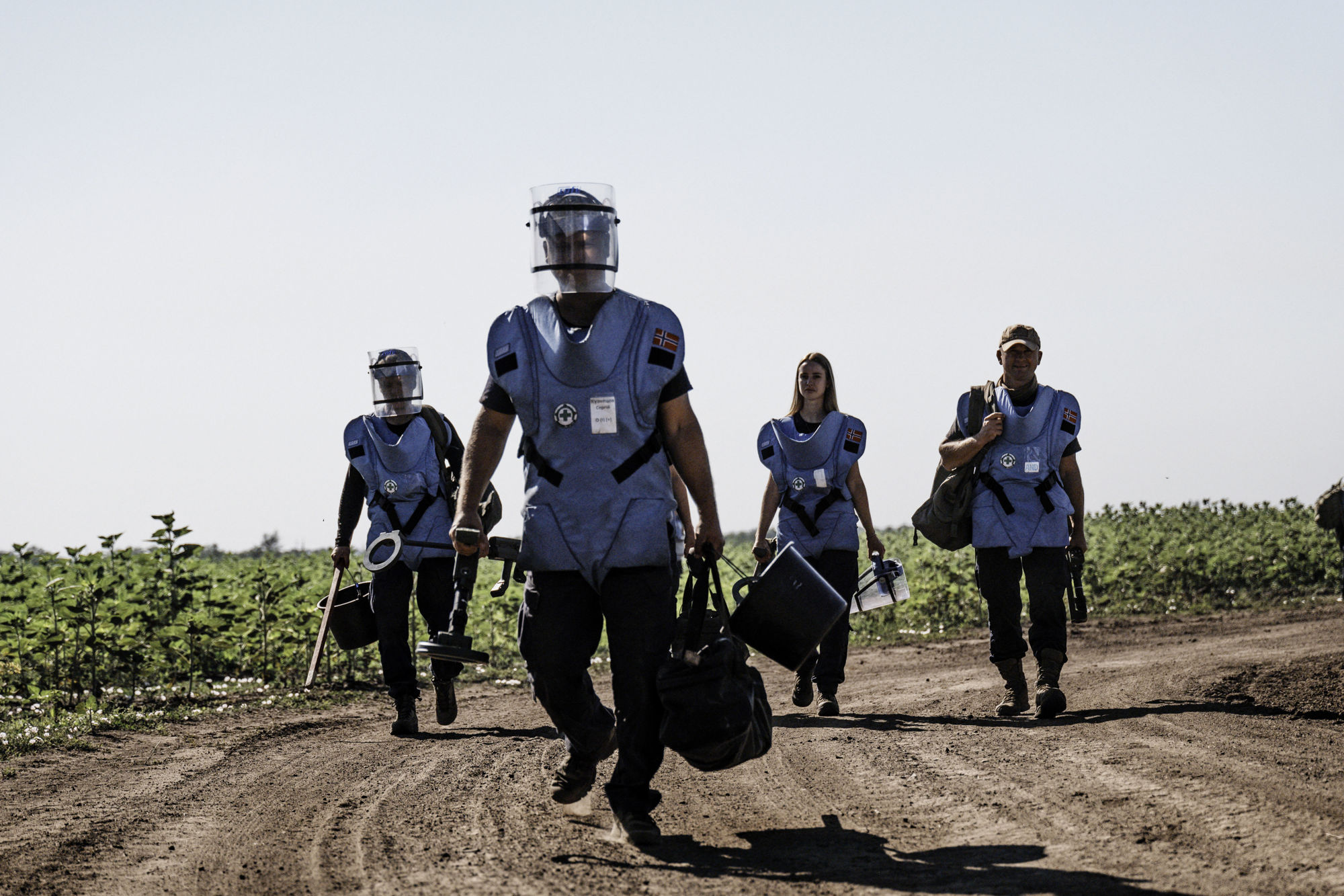 Norwegian People's Aid experts train Ukrainian civilians to become deminers