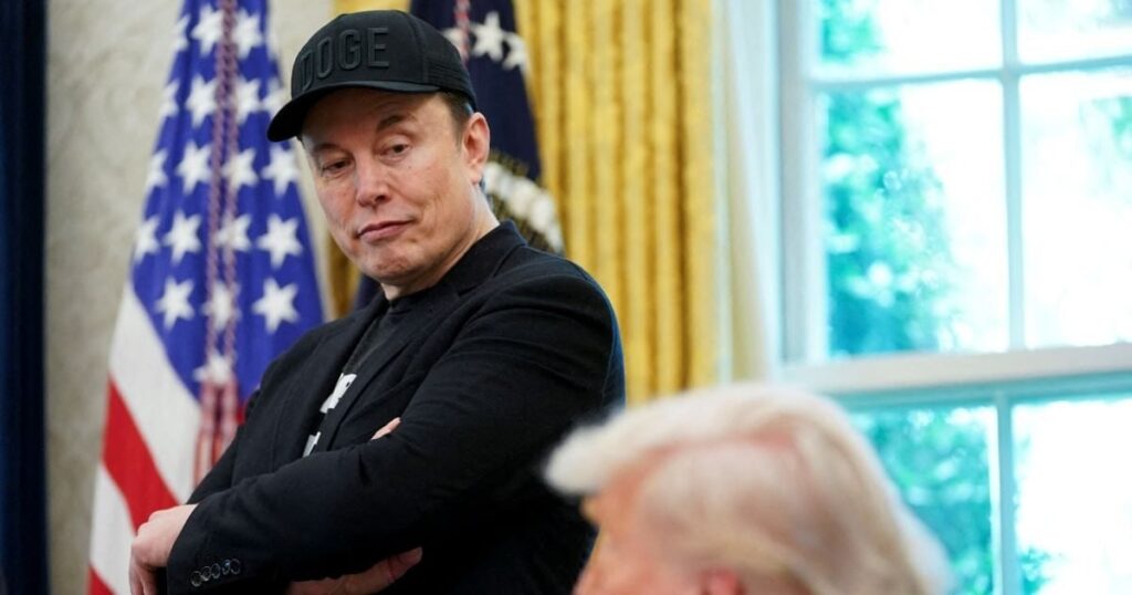 Donald Trump: "I'm not ready to talk to Elon Musk, he has lost his mind"