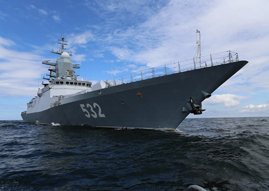 Russian Navy Corvette Escorts Shadow Fleet tankers in the English Channel 