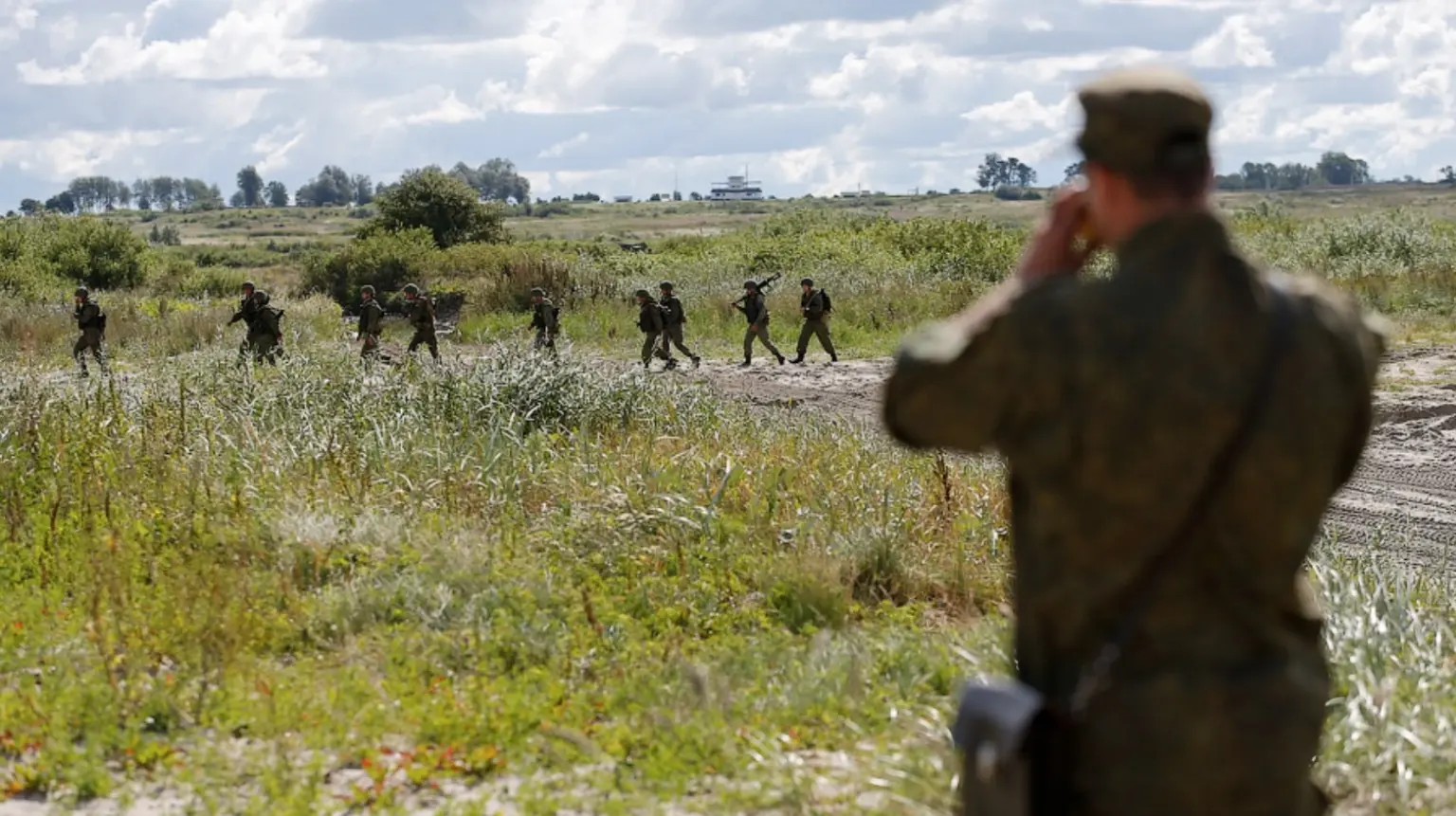 Sikorski: Russia Pulls Majority of Troops from Kaliningrad