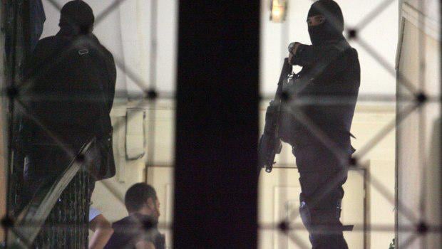 The EKAM commander resigned to take over the security of powerful former government officials