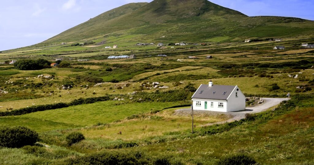 Ireland’s country homes market remains buoyant with steady interest from expats and US buyers, selling agents say – The Irish Times Ireland’s country homes market remains buoyant with steady interest from expats and US buyers, selling agents say – The Irish Times