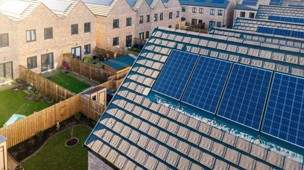 Every new home to have solar panels and heat pumps from 2027