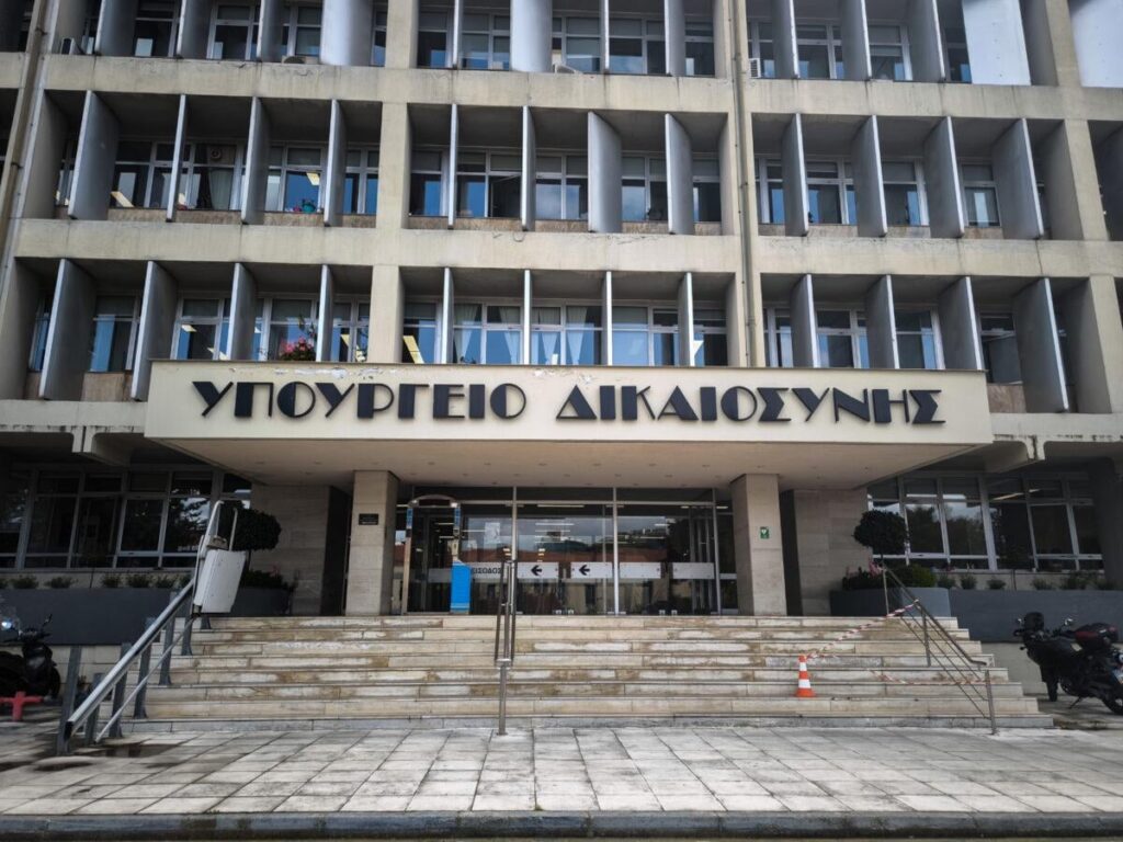 Ministry of Justice: Odor of a new scandal, but OPEKEPE with "Day Service"