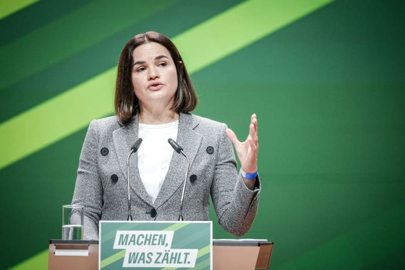 Belarus’ Tikhanovskaya vows to fight on after husband’s release Yahoo news home