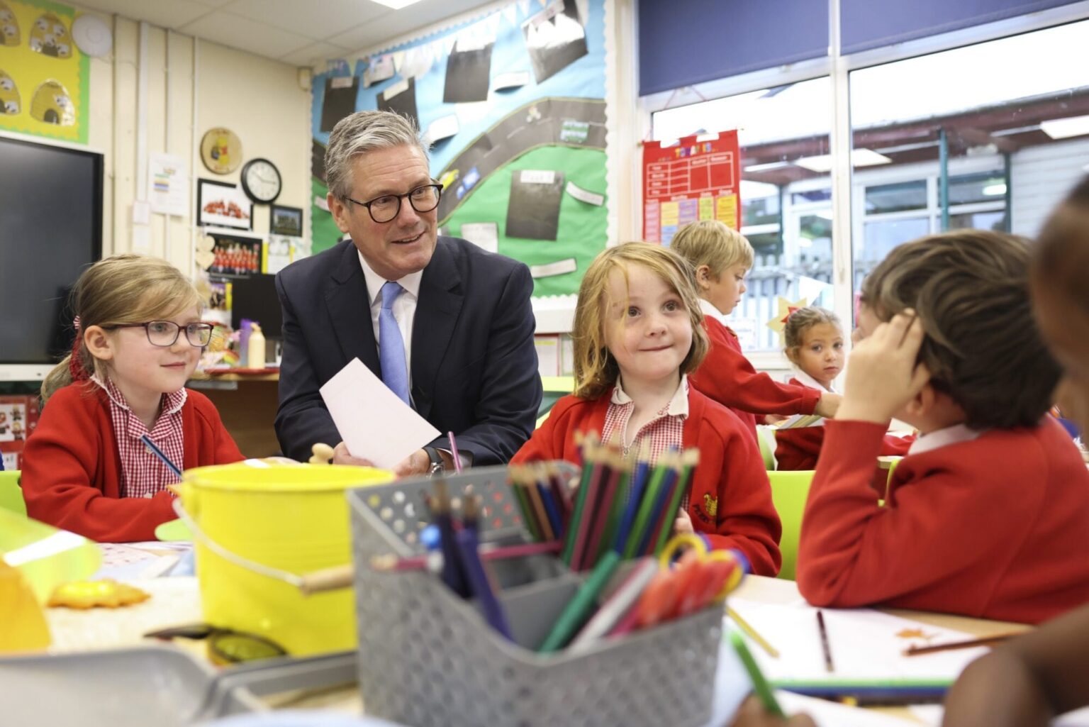 Government set to provide free school meals to half a million more children from 2026 - Politics UK
