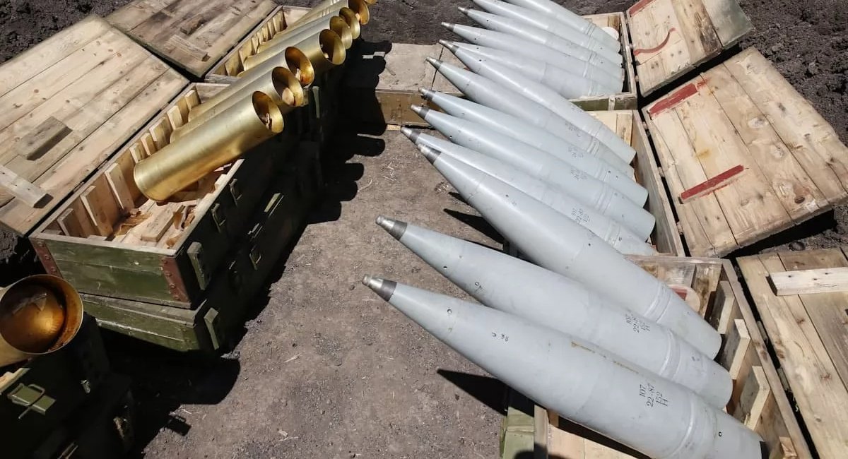 russian-made 152mm artillery ammunition / Defense Exrpess / Ammo Production in russia Outpaces NATO: Nitrocellulose, Toluene, and Nitric Acid Figures Explain Why
