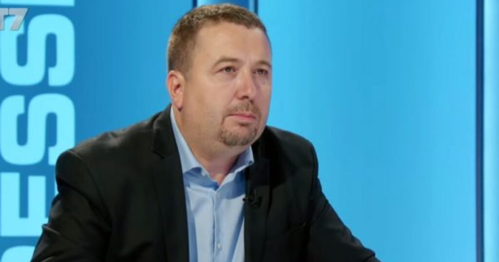 Latifi: Serbs and charlatans of the “Kosovo nation” fiction rejoiced at the removal of the KLA flag from the stadium in Tirana Latifi: Serbs and charlatans of the "Kosovo nation" fiction rejoiced at the removal of the KLA flag from the stadium in Tirana