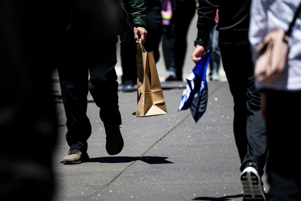 Americans’ optimism about the economy faded as Iran tensions escalated