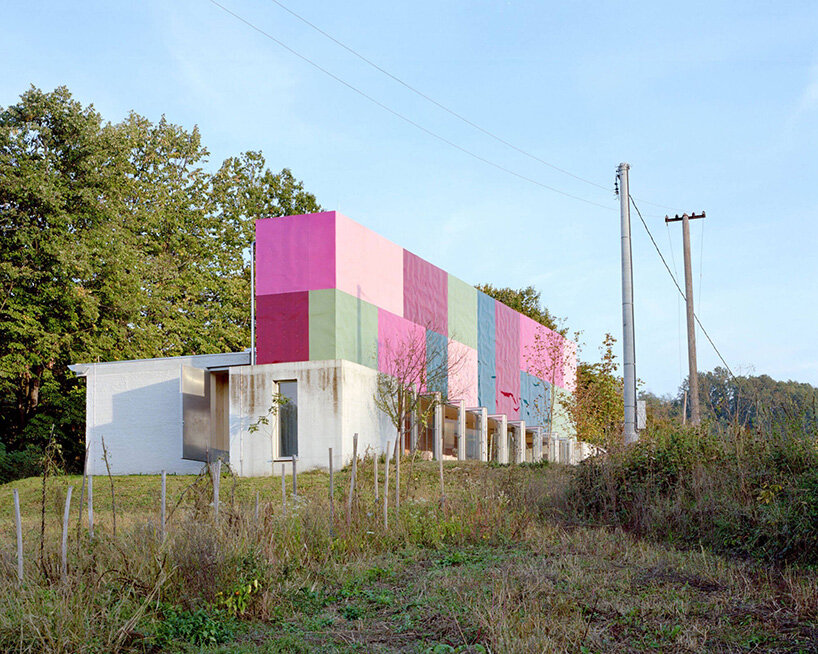 colorful aluminum panels ripple across TEN's house for women in bosnia-herzegovina